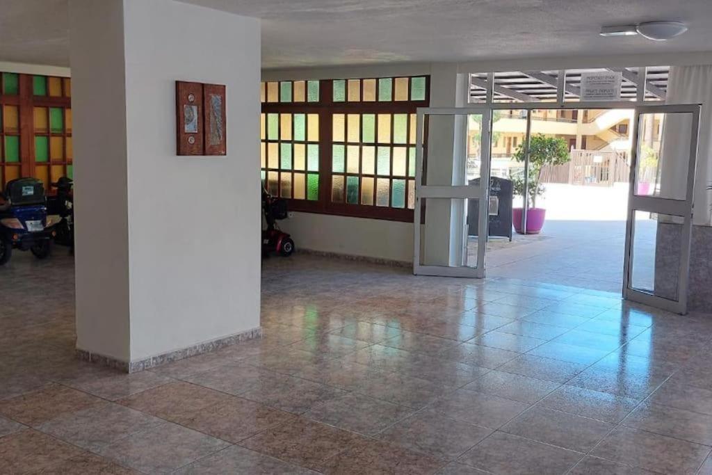 Cozy 2-Bed & Sofa-Bed Studio In Los Cristianos Лос Кристианос Экстерьер фото