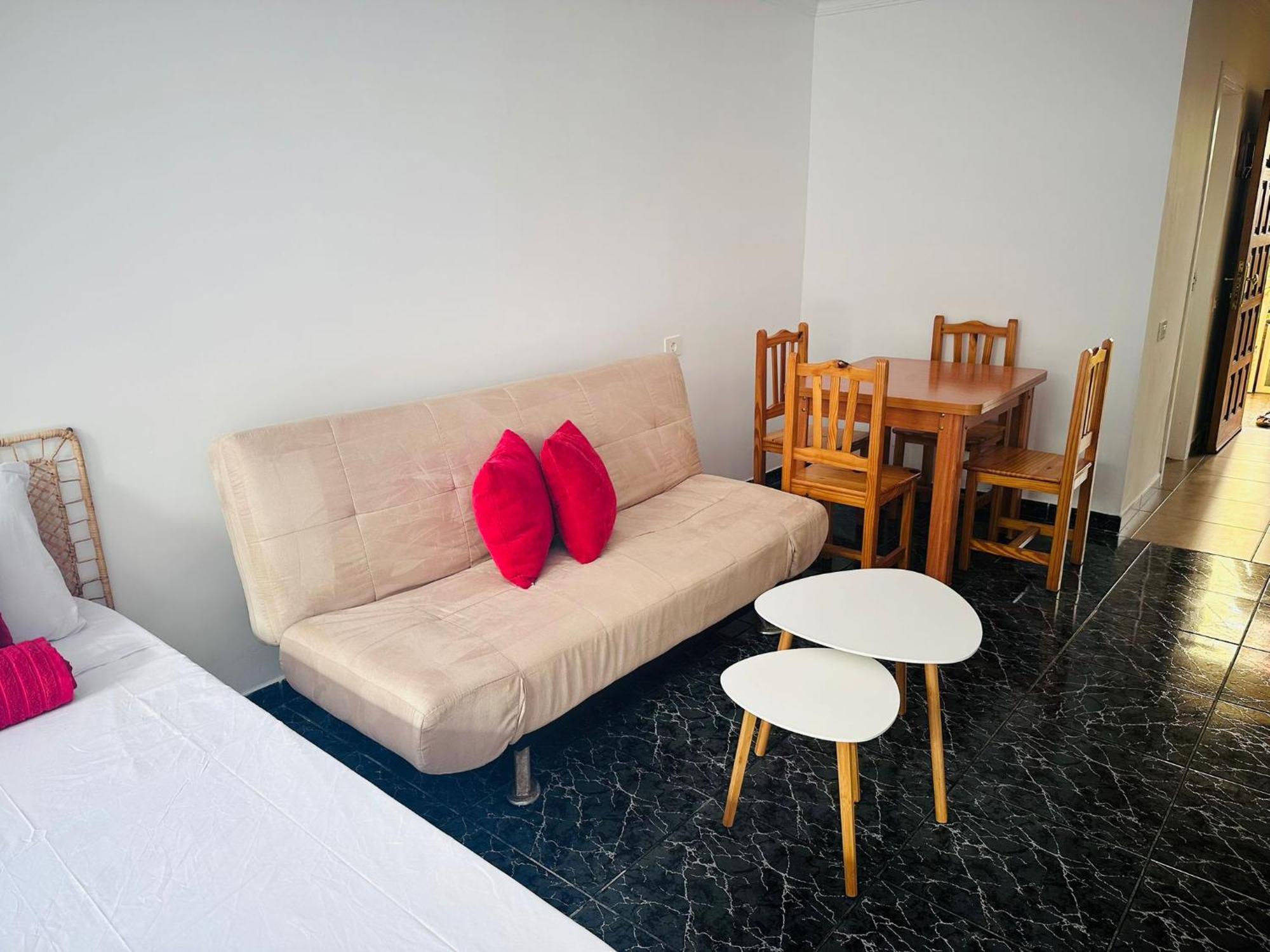 Cozy 2-Bed & Sofa-Bed Studio In Los Cristianos Лос Кристианос Экстерьер фото