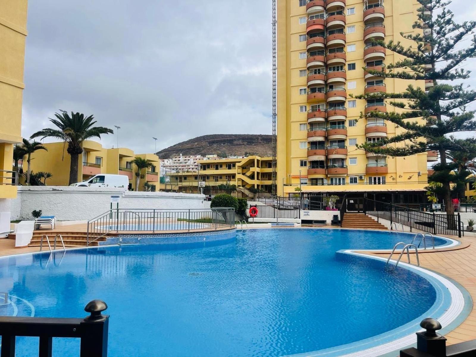 Cozy 2-Bed & Sofa-Bed Studio In Los Cristianos Лос Кристианос Экстерьер фото