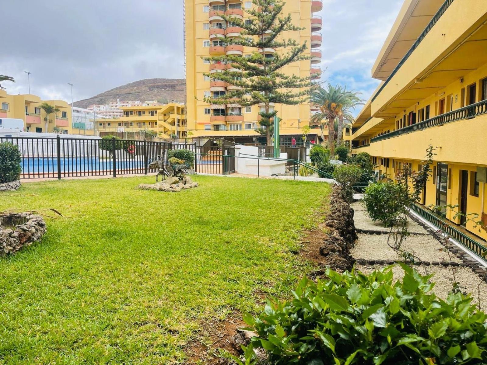 Cozy 2-Bed & Sofa-Bed Studio In Los Cristianos Лос Кристианос Экстерьер фото